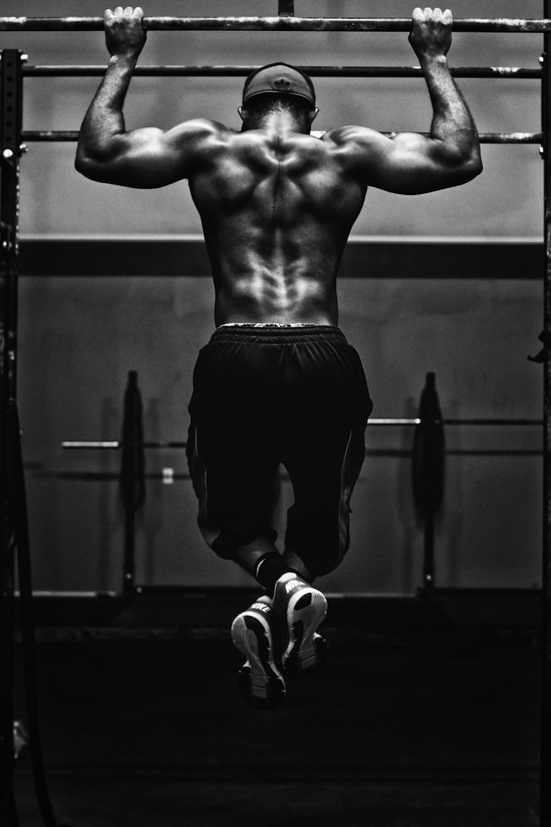 Atleta preparando-se para levantamento de peso com barra